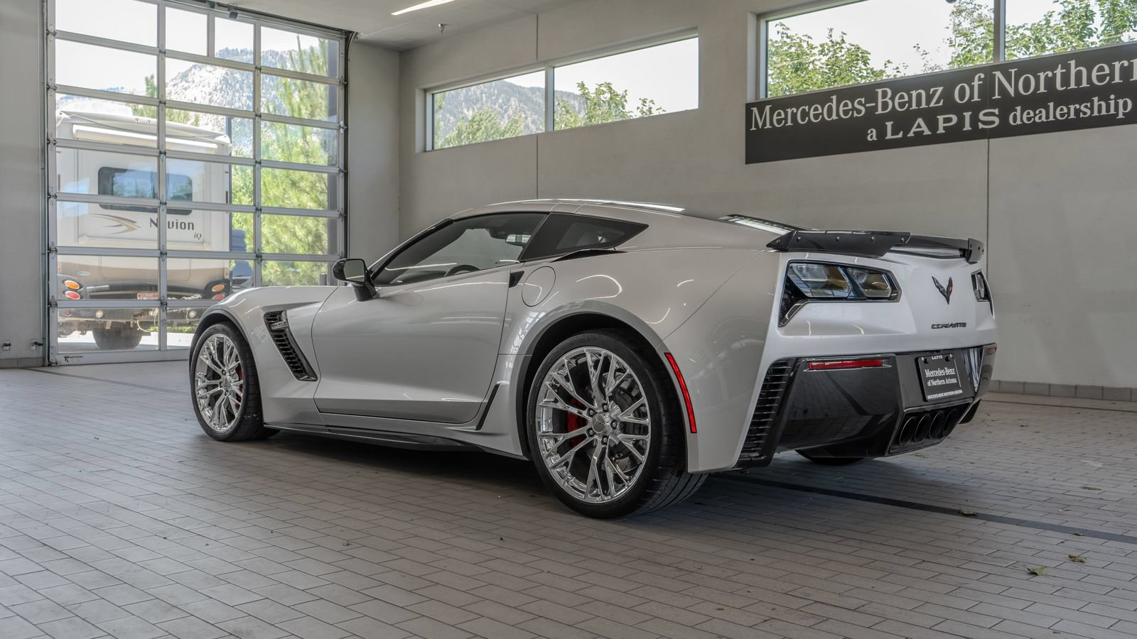 Used 2017 Chevrolet Corvette Z06 w/ Battery Protection Package RWD image 12