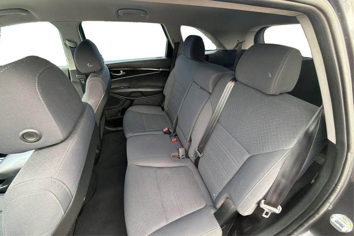 Used 2018 Kia Sorento LX image 10