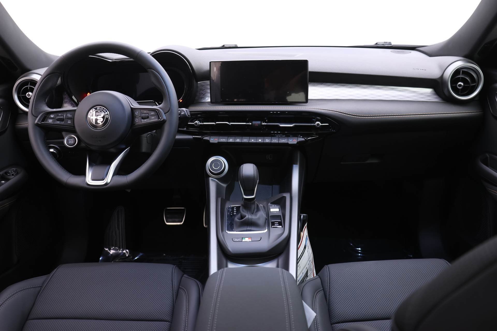 New 2025 Alfa Romeo Tonale w/ Premium Package image 8