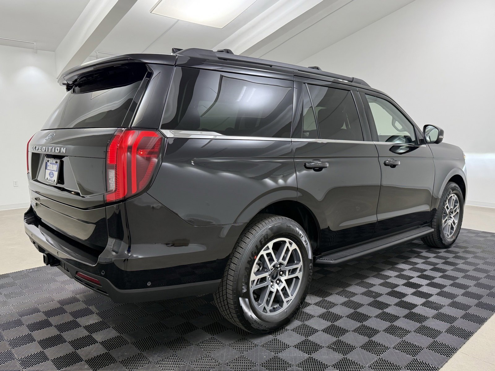 New 2025 Ford Expedition Active image 6