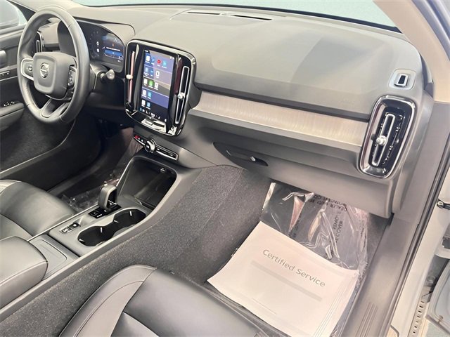 Used 2024 Volvo XC40 B5 Core image 11