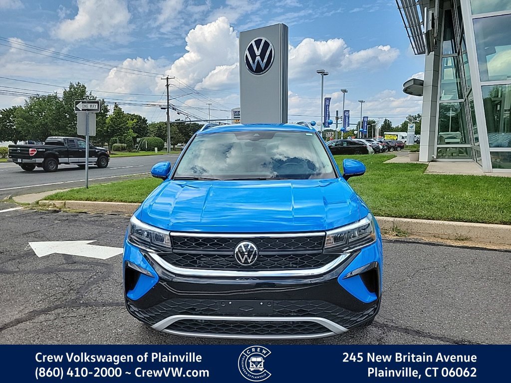 Certified 2024 Volkswagen Taos SE AWD/4WD image 2