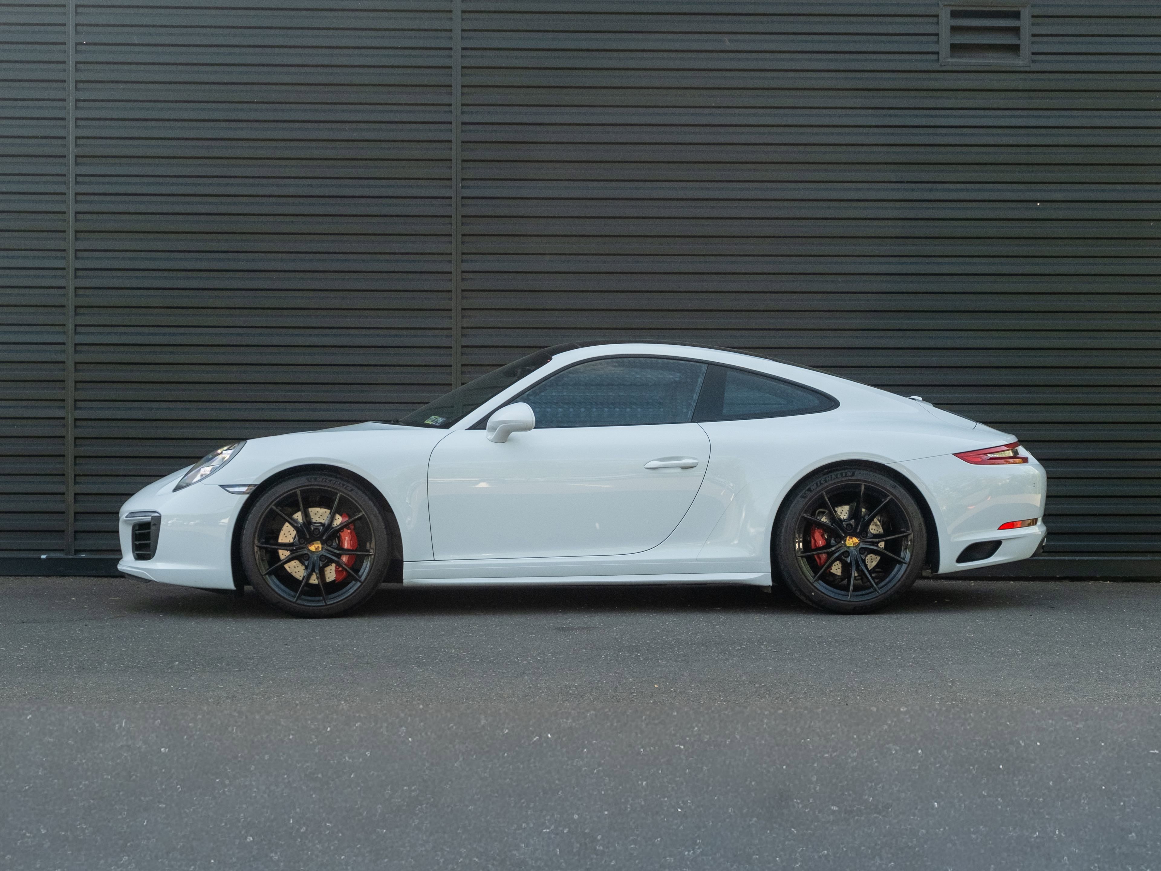 Used 2019 Porsche 911 Carrera 4S AWD/4WD image 2
