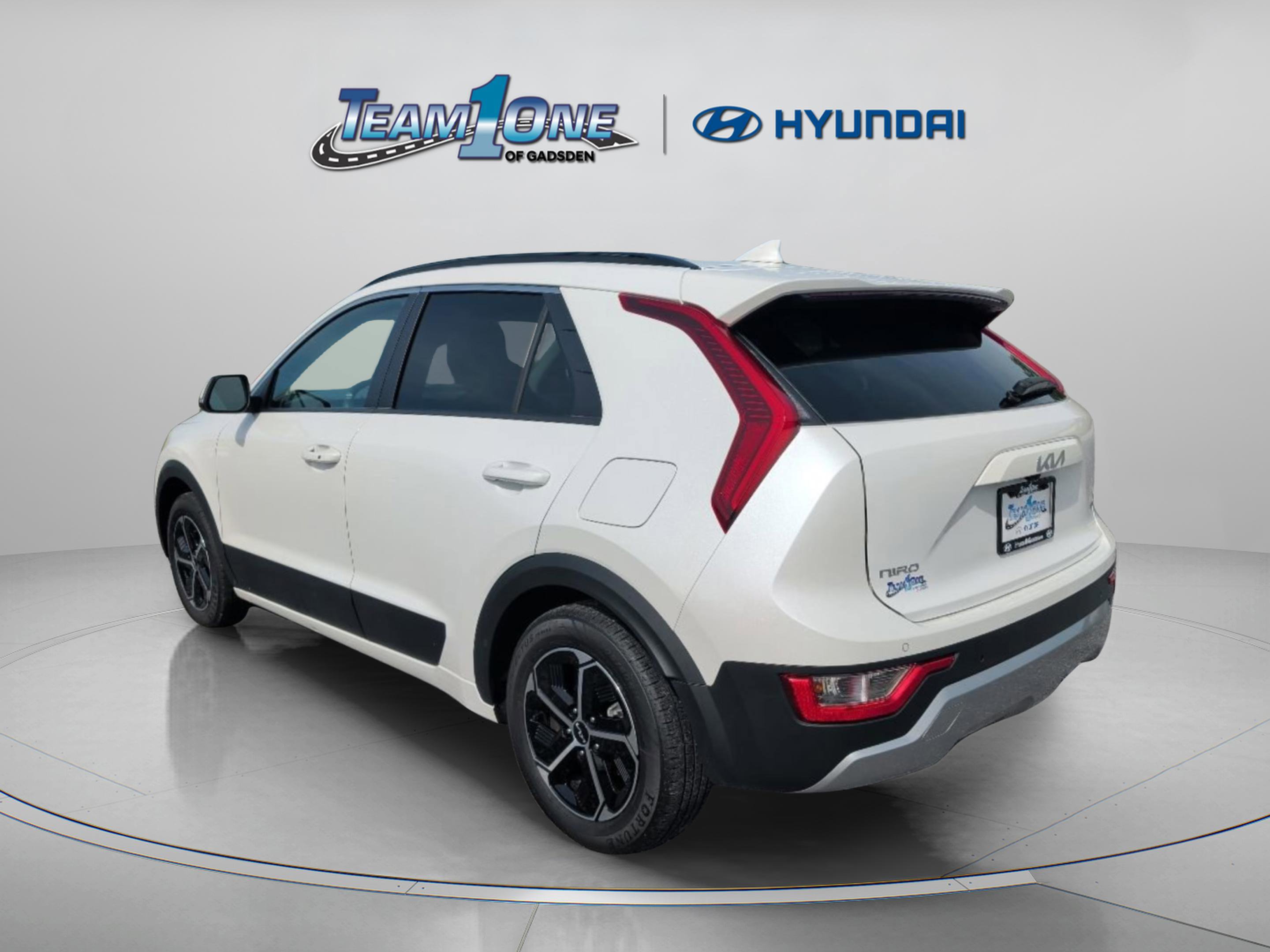 Used 2023 Kia Niro EX FWD image 6