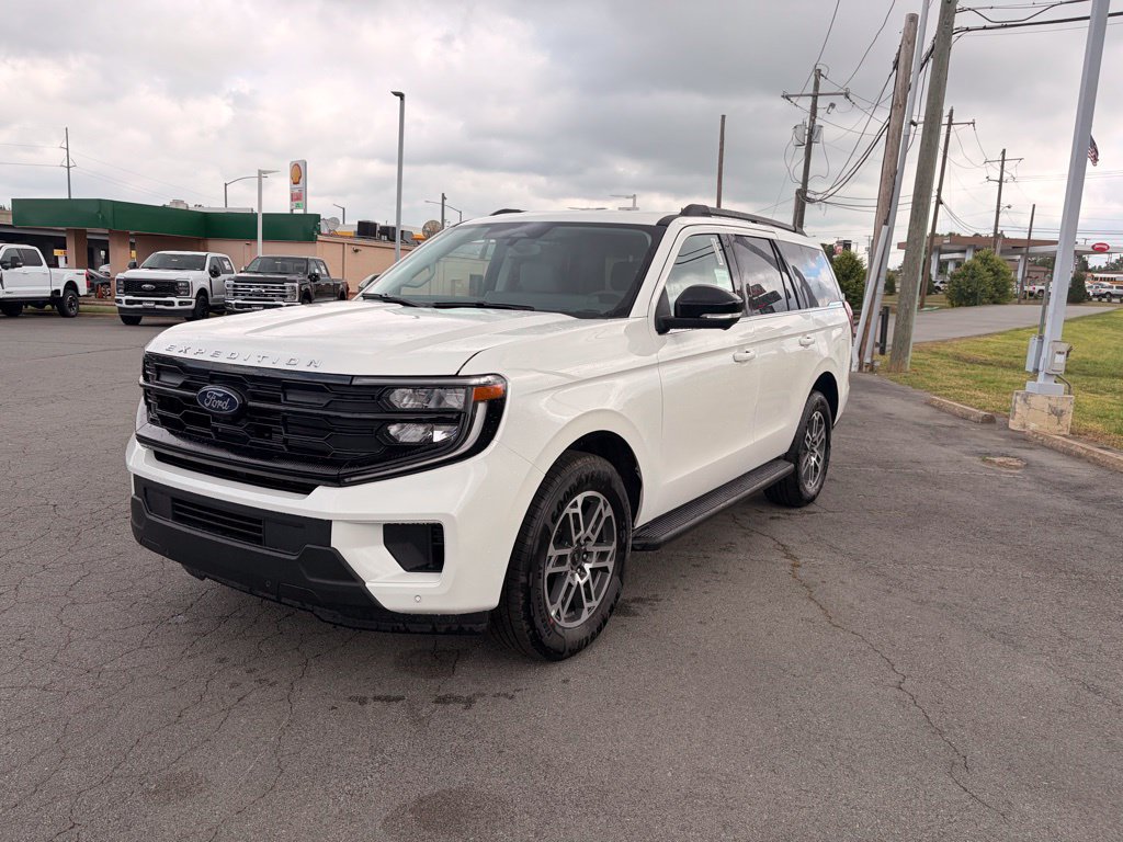 New 2026 Ford Expedition Active RWD image 3
