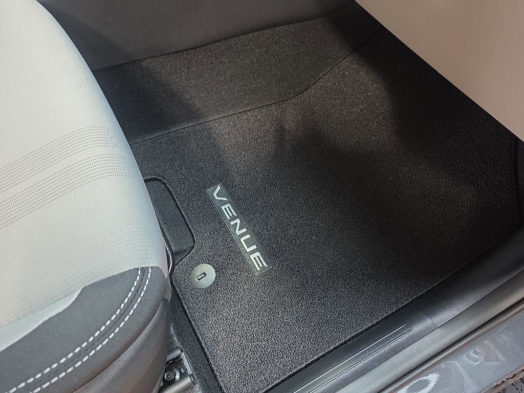 Used 2026 Hyundai Venue SEL FWD image 9