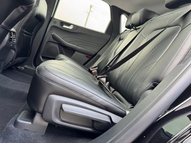 New 2026 Ford Escape SE w/ PHEV Premium Package FWD image 10