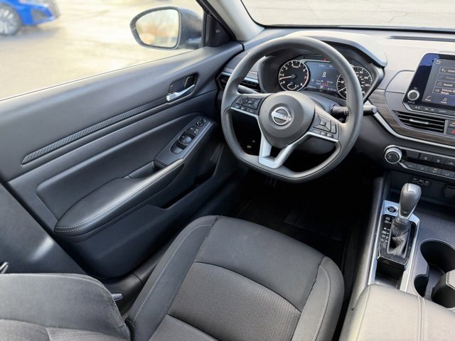 Used 2025 Nissan Altima 2.5 SV image 25
