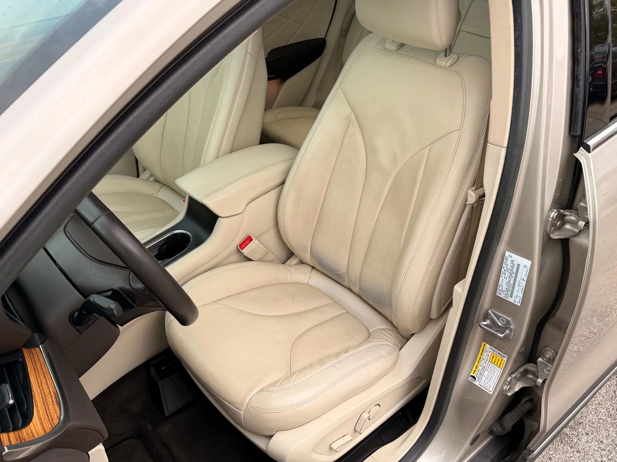 Used 2015 Lincoln MKC FWD w/ Equipment Group 101A Select image 14