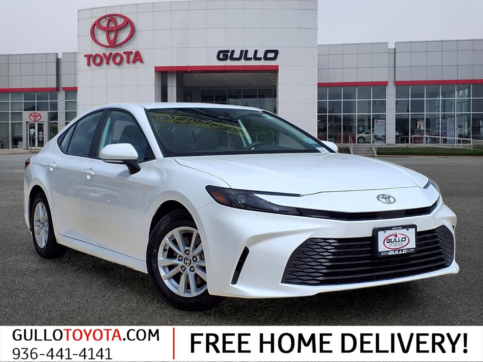 Used 2025 Toyota Camry LE FWD image 1