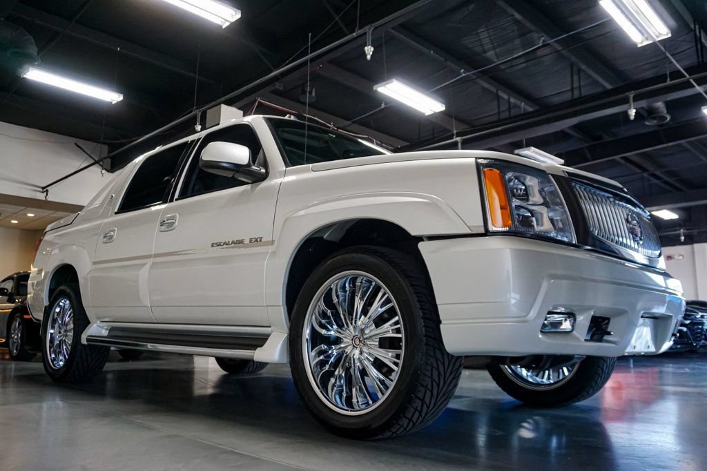 Used 2004 Cadillac Escalade EXT AWD/4WD image 2