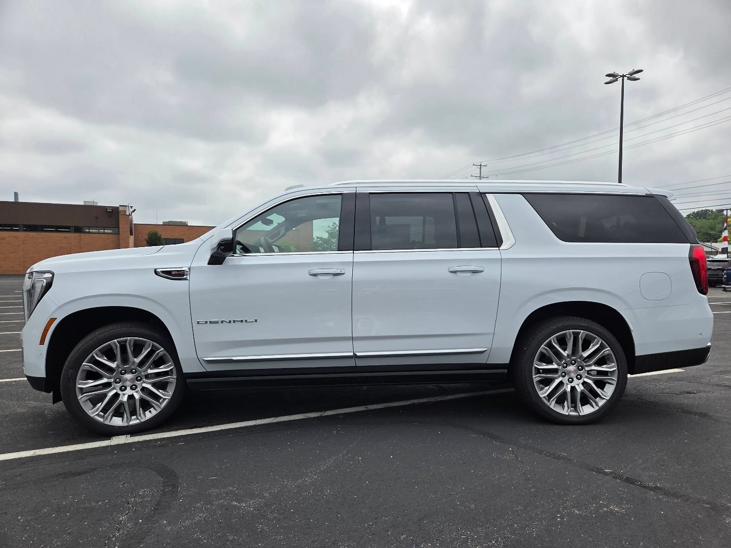 New 2026 GMC Yukon XL Denali w/ Denali Reserve Package AWD/4WD image 16