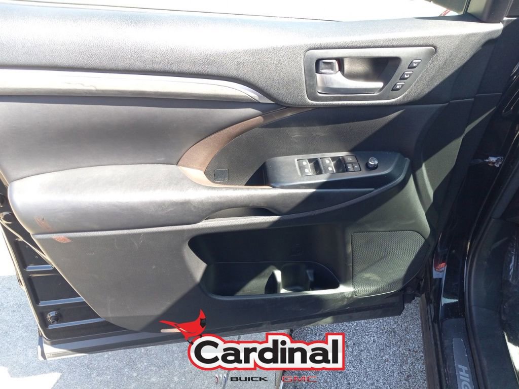 Used 2017 Toyota Highlander Limited Platinum w/ Carpet Mat Package image 19
