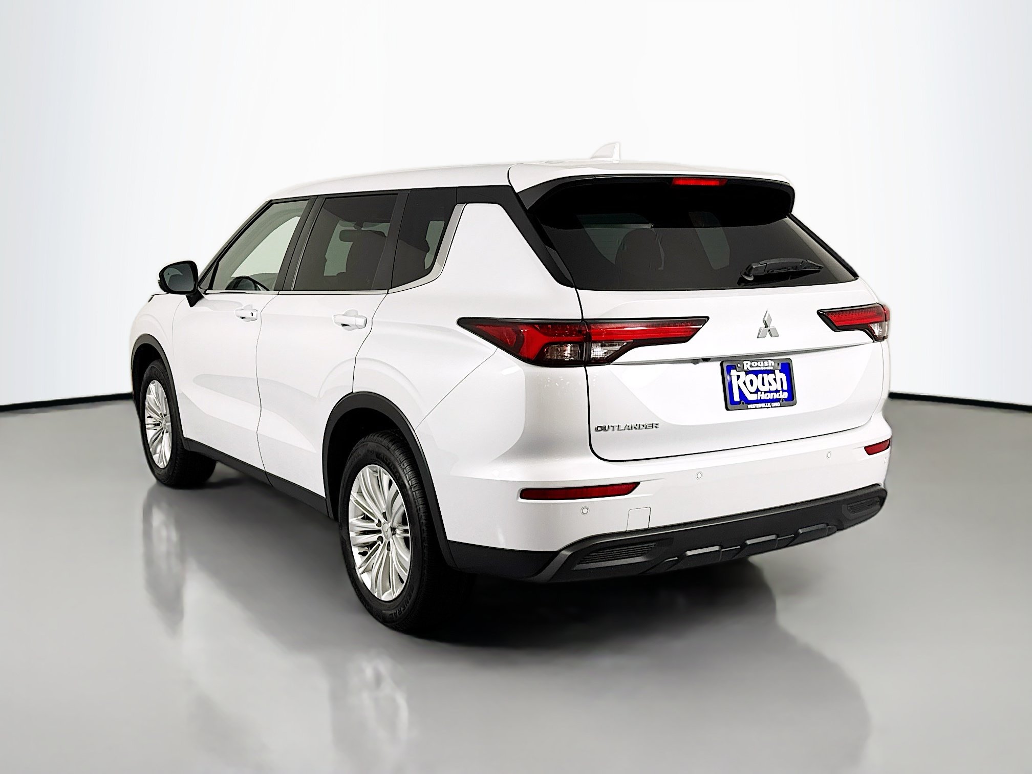 Used 2023 Mitsubishi Outlander ES FWD image 7