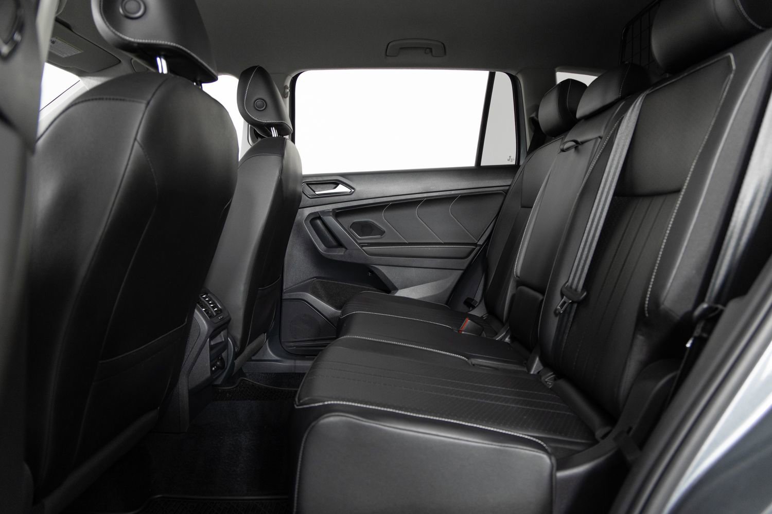 Used 2022 Volkswagen Tiguan SE AWD/4WD image 18