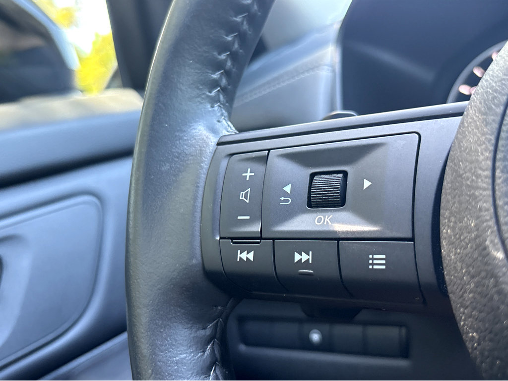 Used 2024 Nissan Rogue SV w/ SV Premium Package image 17