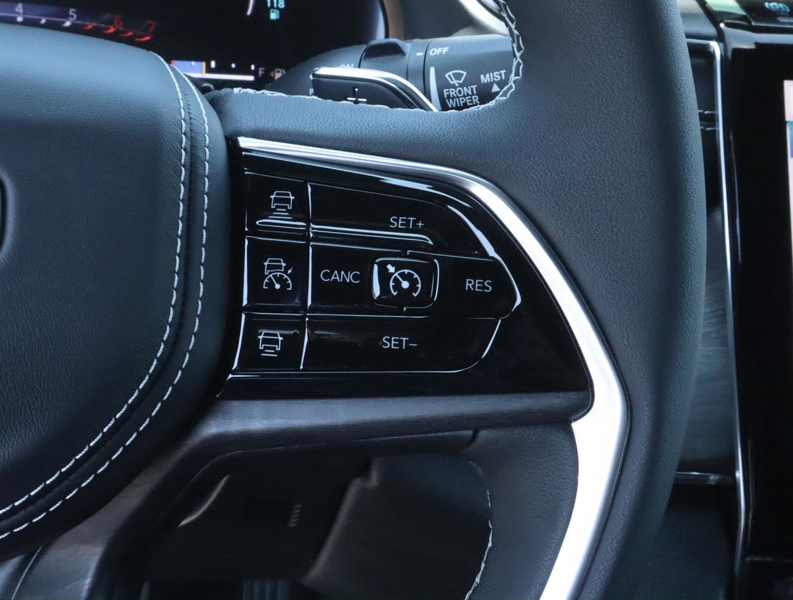 New 2023 Jeep Grand Cherokee Overland w/ Luxury Tech Group IV image 15