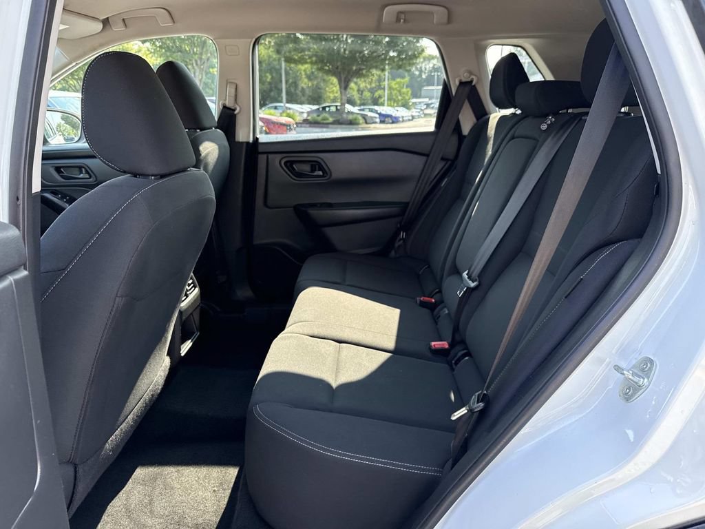 Used 2024 Nissan Rogue S AWD/4WD image 18