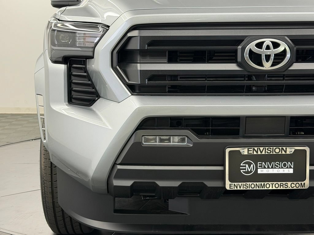 Used 2026 Toyota Tacoma SR5 AWD/4WD image 9