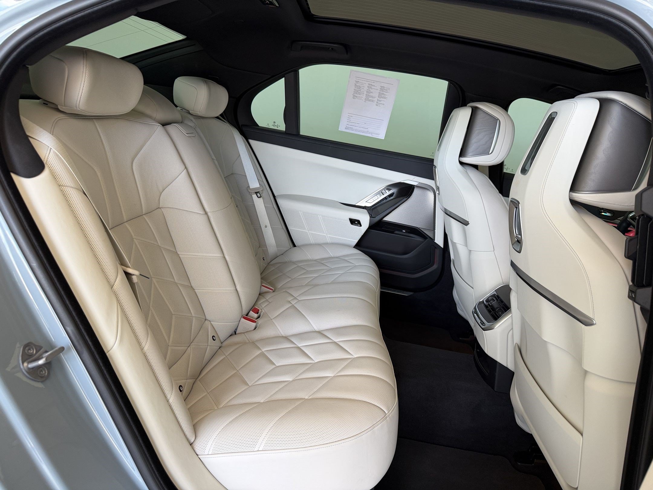Certified 2023 BMW 760i xDrive AWD/4WD image 31