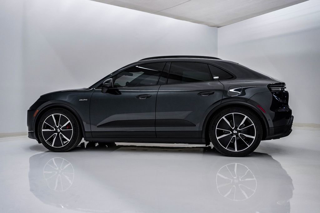 Certified 2025 Porsche Macan 4S Electric image 2