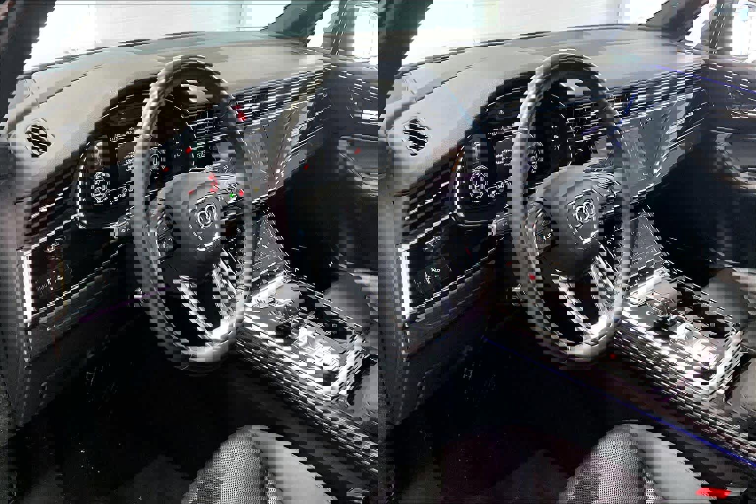 Used 2021 Audi Q7 3.0T Prestige image 2