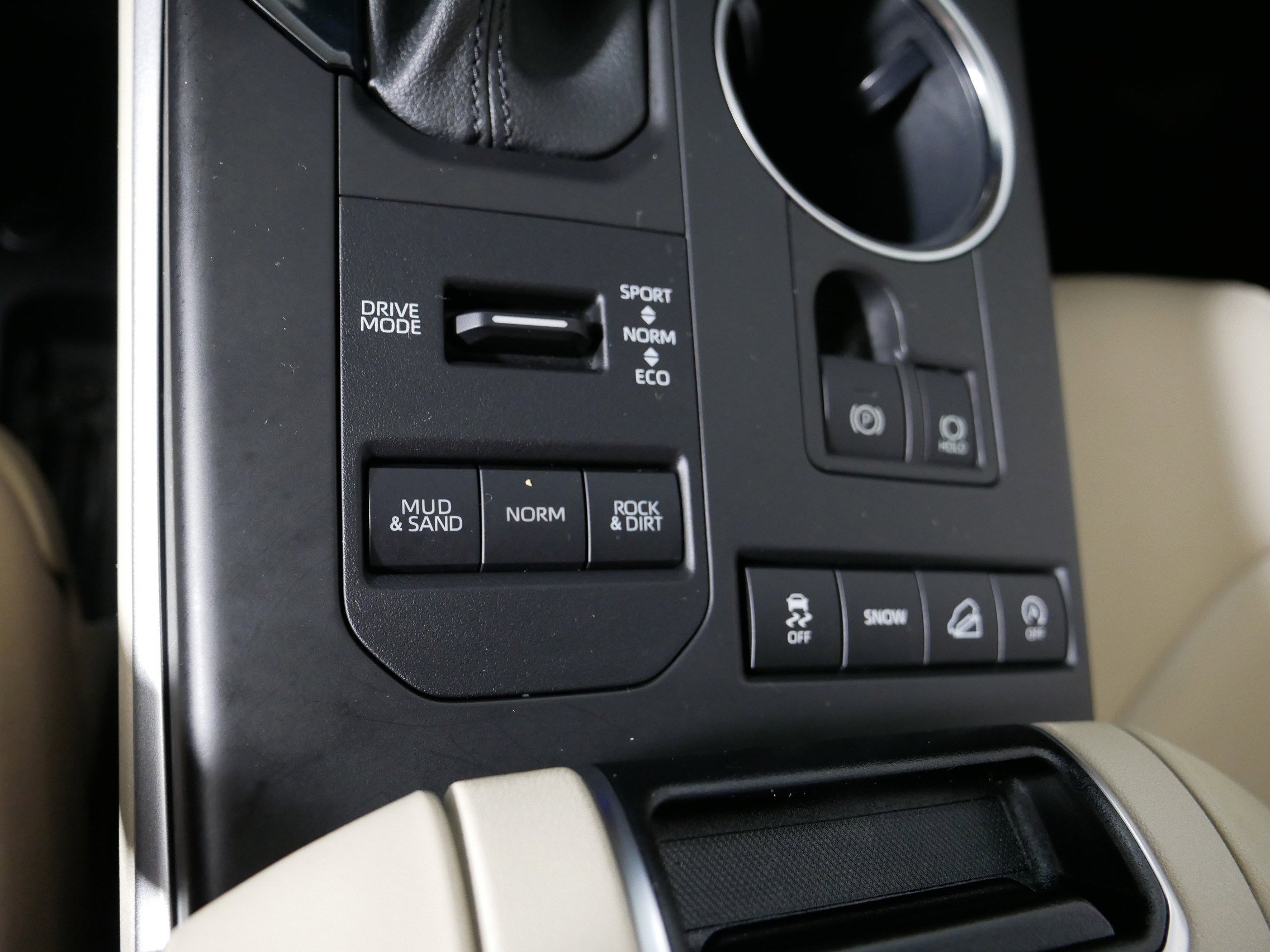 Used 2022 Toyota Highlander XLE AWD/4WD image 29