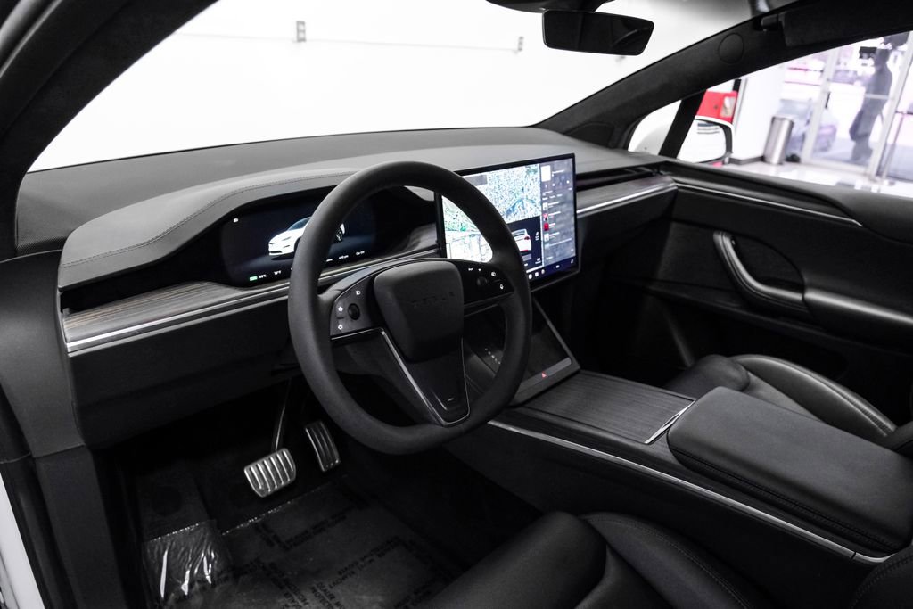 Used 2023 Tesla Model X image 3