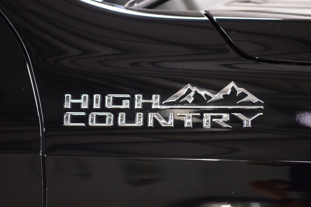Used 2025 Chevrolet Tahoe High Country AWD/4WD image 16