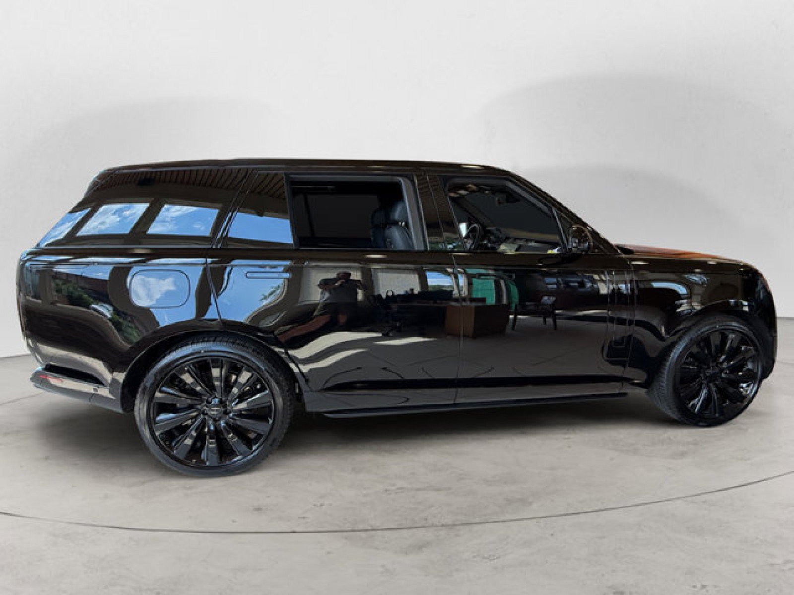 New 2026 Land Rover Range Rover Long Wheel Base SV AWD/4WD image 3