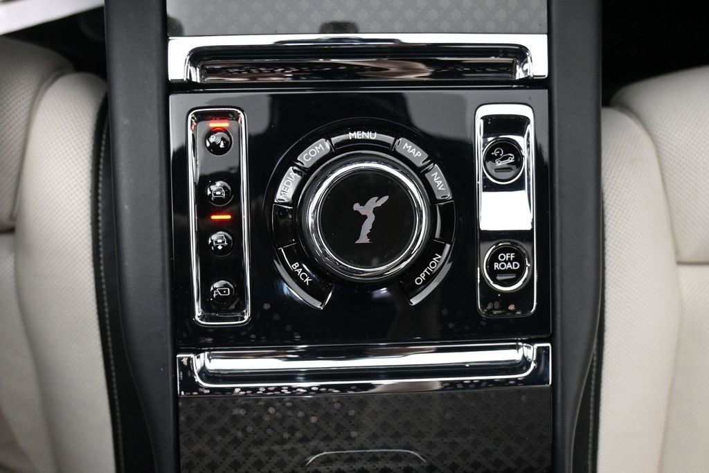 Used 2021 Rolls-Royce Cullinan Black Badge AWD/4WD image 19