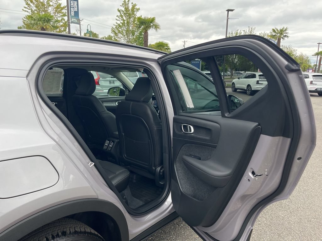 New 2026 Volvo XC40 B5 Core w/ Protection Package Premier AWD/4WD image 17