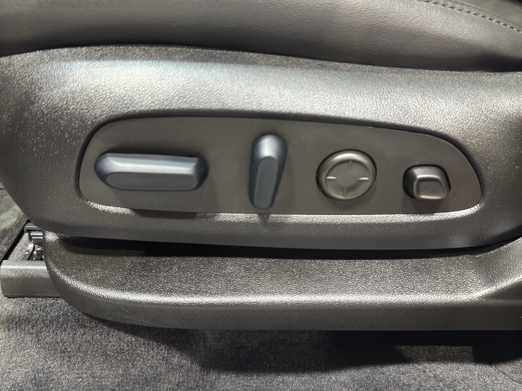 Used 2024 Buick Enclave Avenir image 19