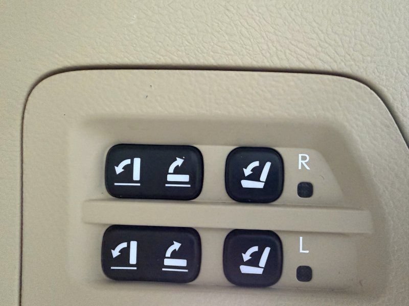 Used 2016 Lexus LX 570 4WD w/ Luxury Package image 14