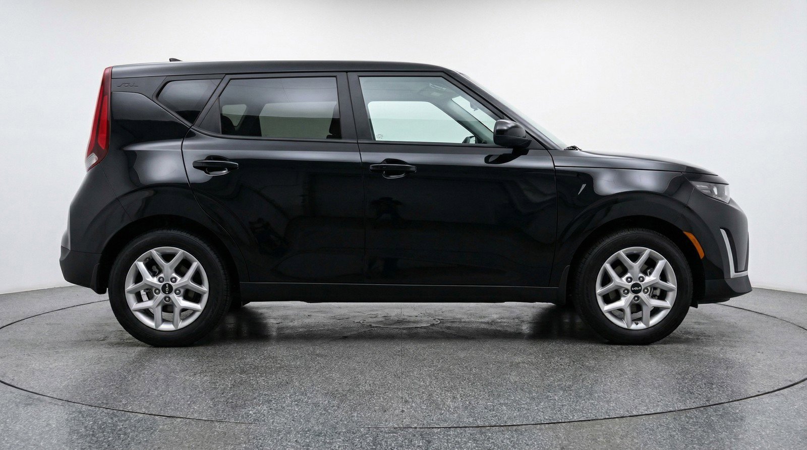 Used 2025 Kia Soul LX w/ LX Technology Package FWD image 11