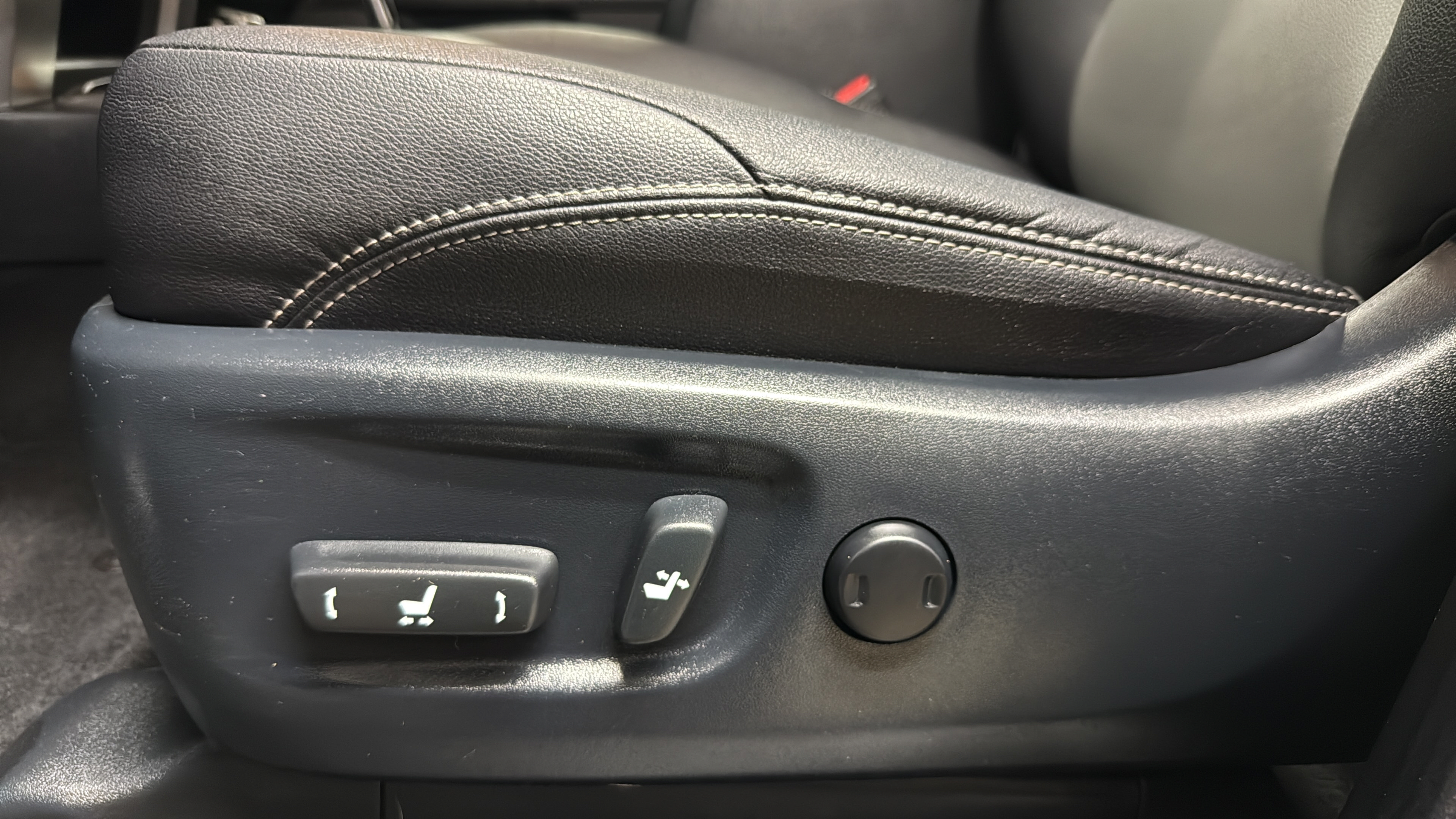 Used 2018 Toyota 4Runner SR5 Premium AWD/4WD image 12