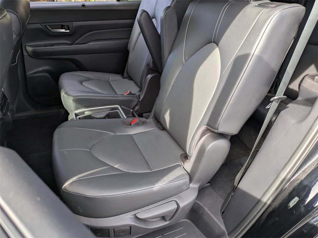 Used 2025 Toyota Grand Highlander AWD image 26
