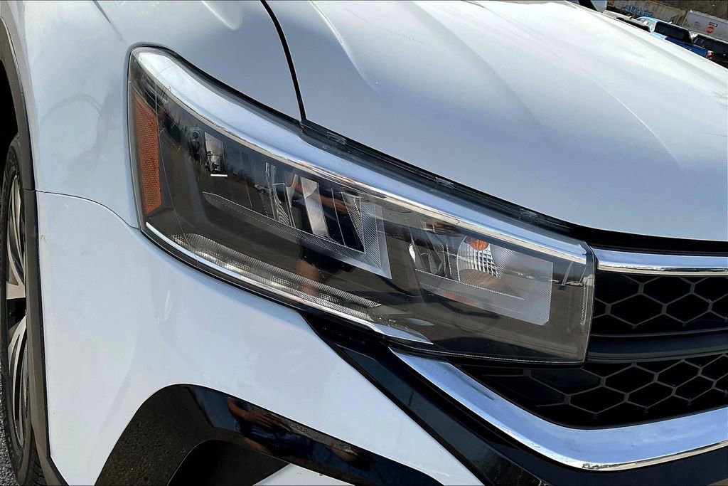 Used 2024 Volkswagen Taos SE image 31