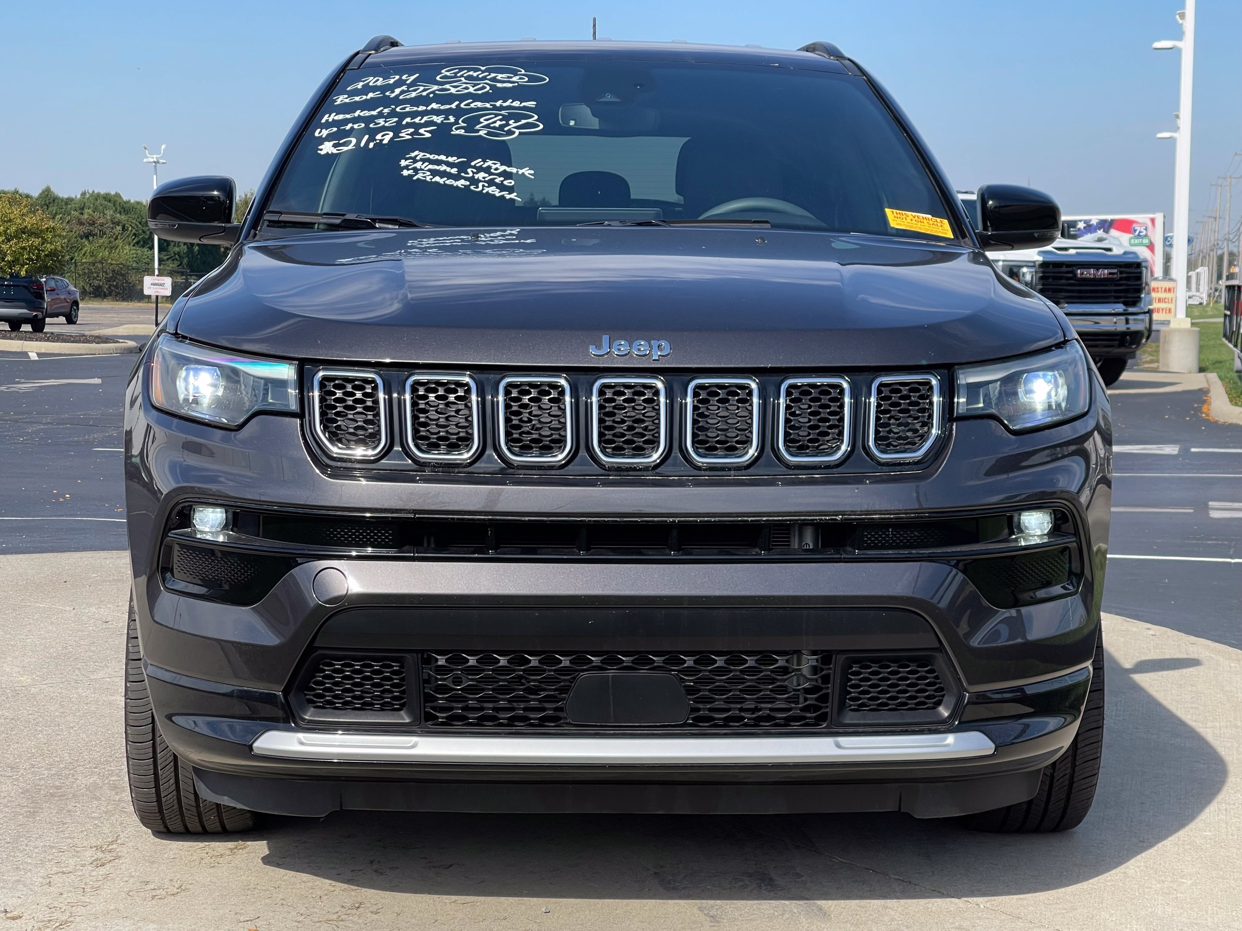 Used 2024 Jeep Compass Limited w/ Elite Group AWD/4WD image 3