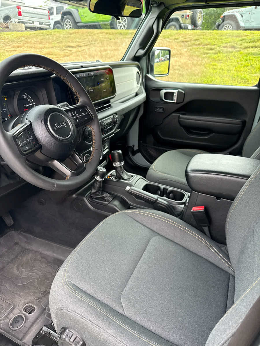 Used 2024 Jeep Wrangler Unlimited AWD/4WD image 12