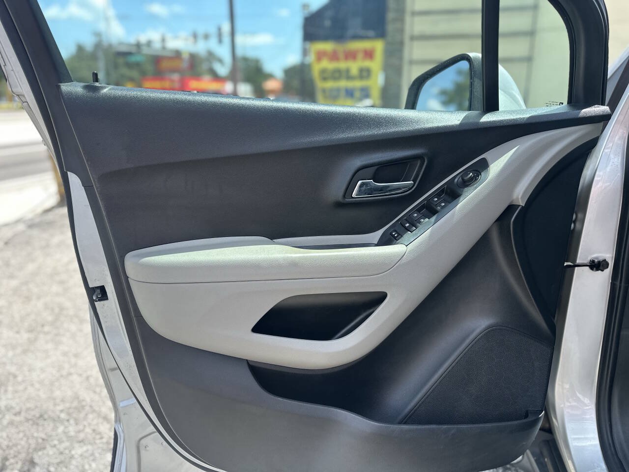Used 2015 Chevrolet Trax LT w/ LT Plus Package FWD image 9