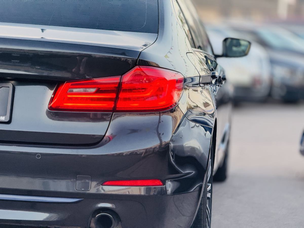 Used 2018 BMW 530i w/ Premium Package image 11