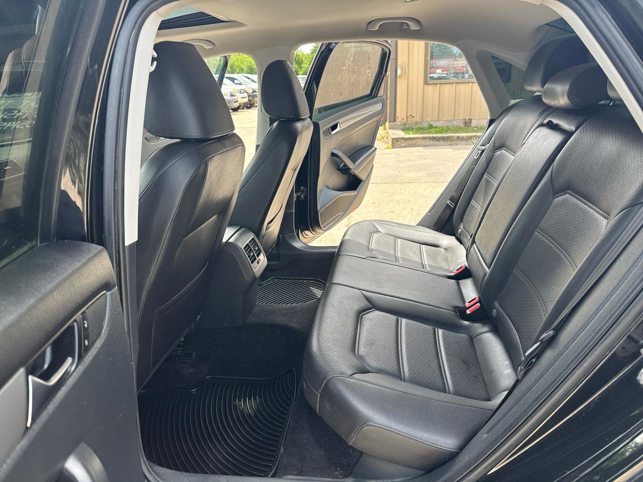 Used 2015 Volkswagen Passat TDI SE FWD image 27