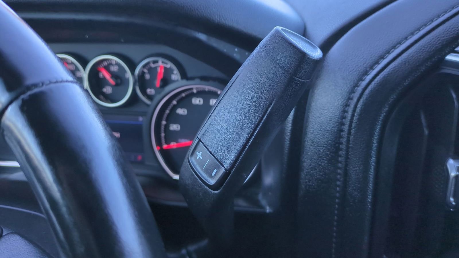 Used 2020 Chevrolet Silverado 1500 LT Trail Boss image 38