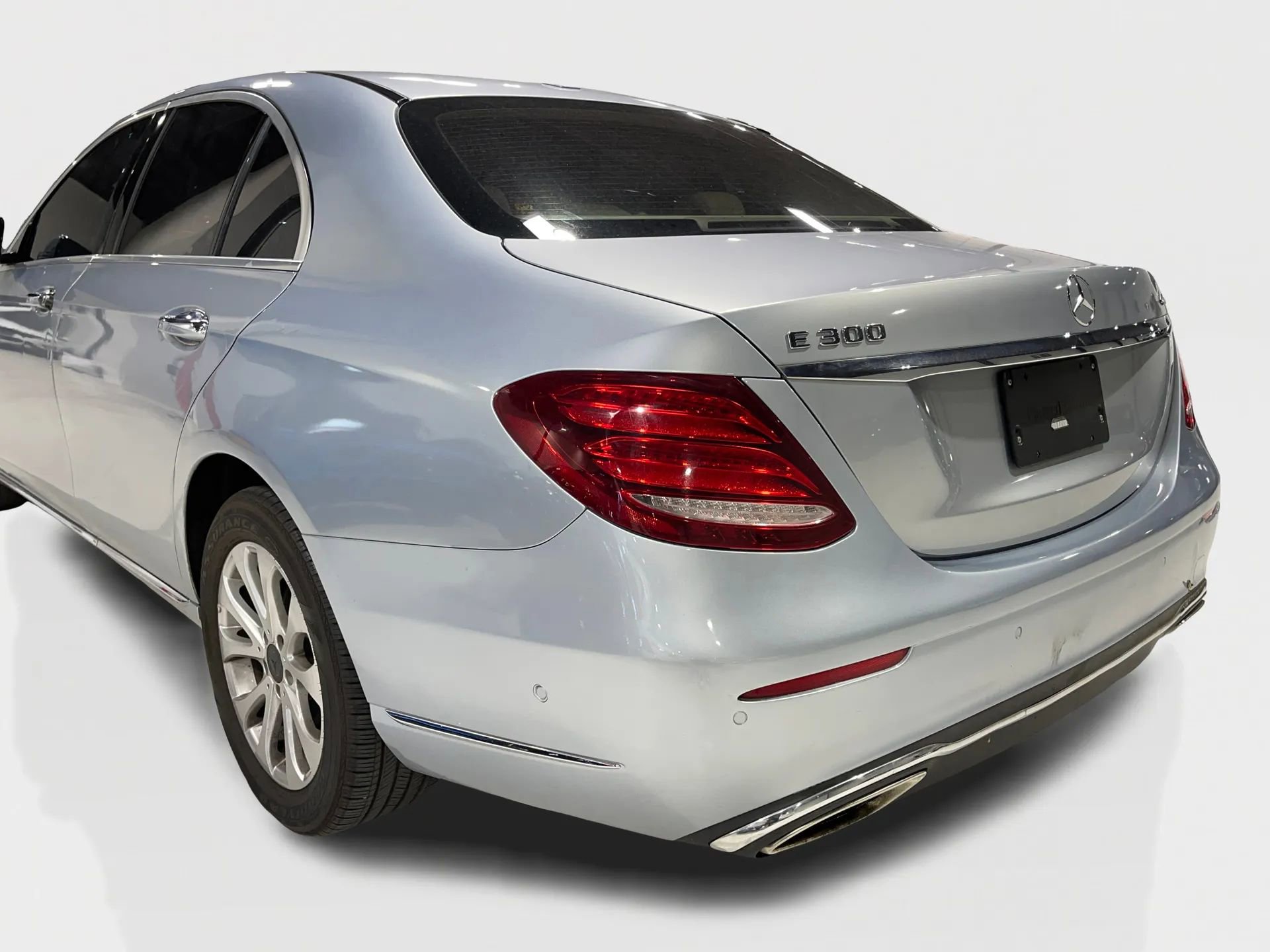 Used 2017 Mercedes-Benz E 300 4MATIC w/ Premium 1 Package image 9