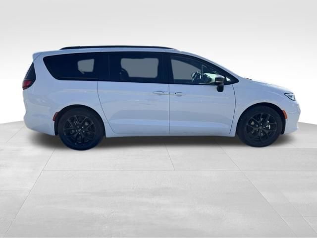 Used 2026 Chrysler Pacifica Select FWD image 6