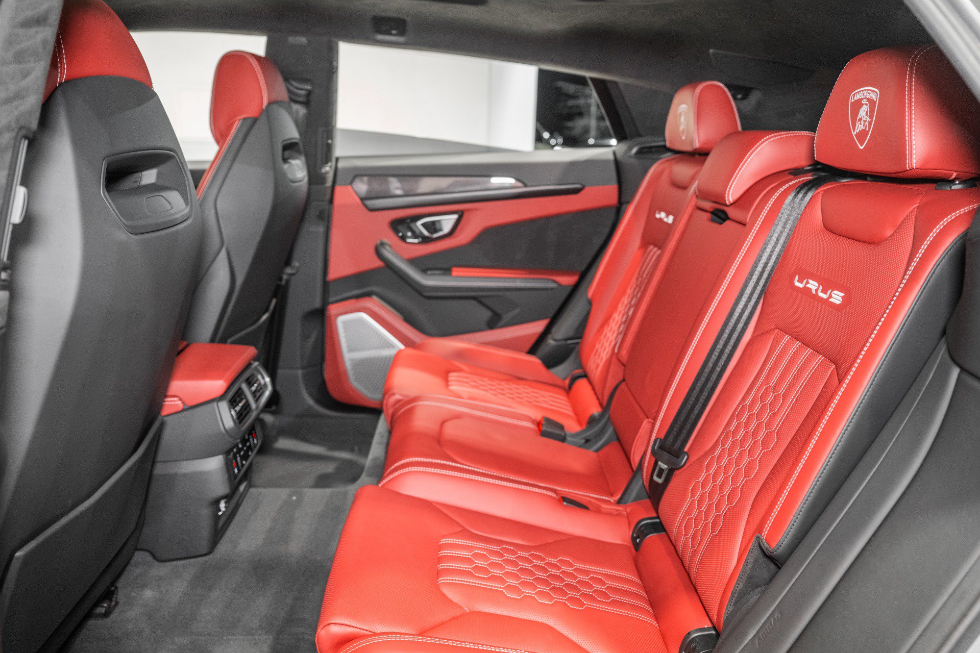 Used 2024 Lamborghini Urus S image 19