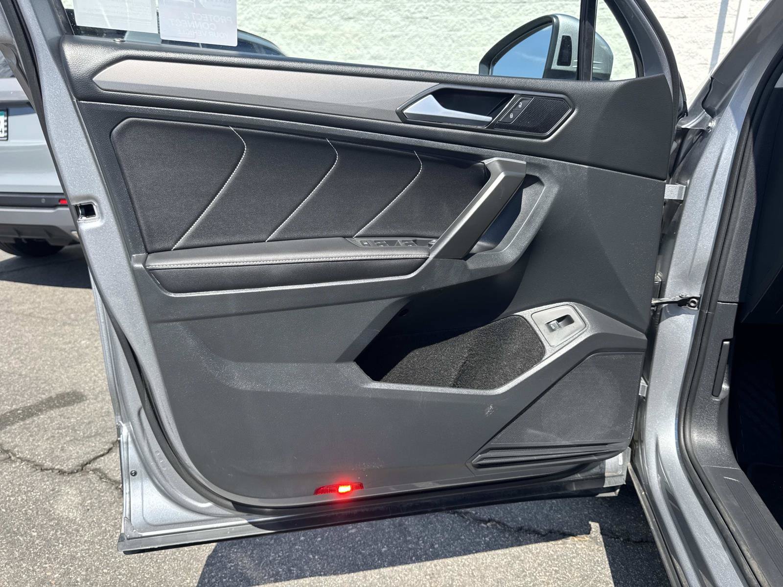 Certified 2024 Volkswagen Tiguan SE FWD image 19
