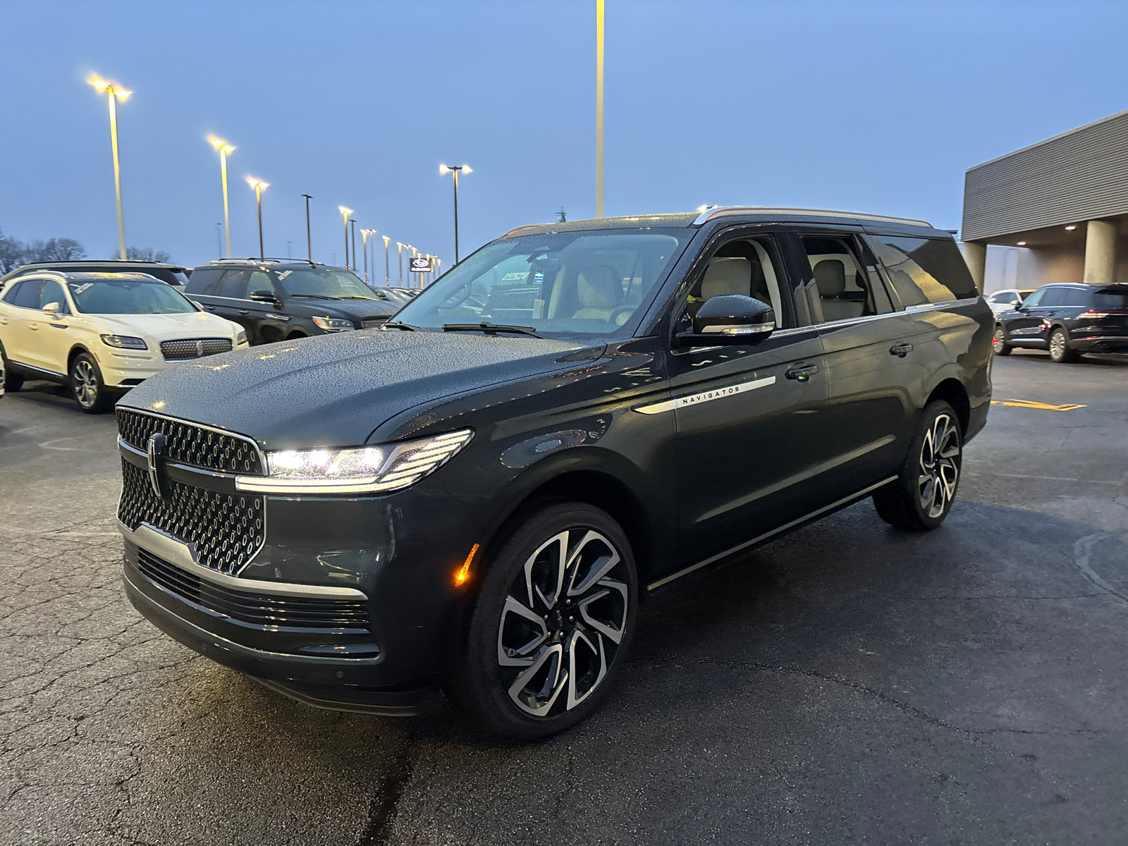 New 2026 Lincoln Navigator L Reserve image 3