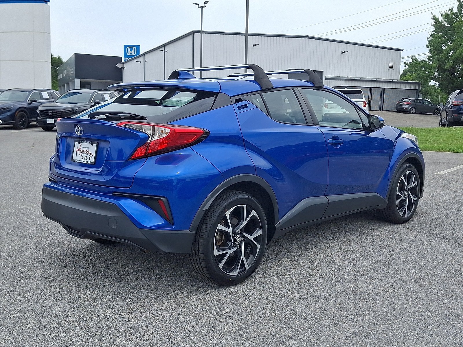Used 2019 Toyota C-HR XLE FWD image 6